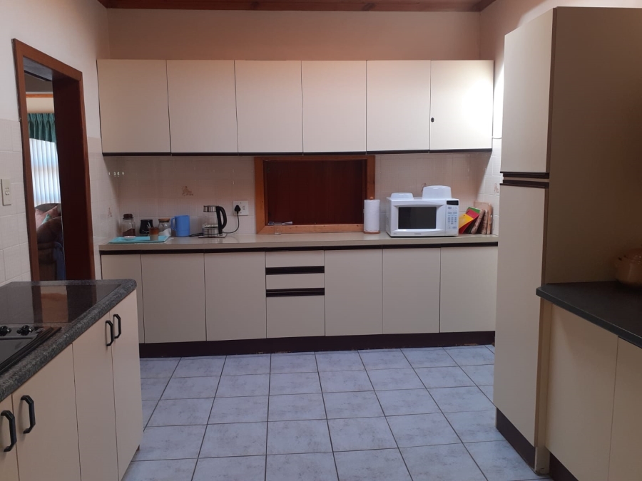 To Let 3 Bedroom Property for Rent in Wavecrest Eastern Cape